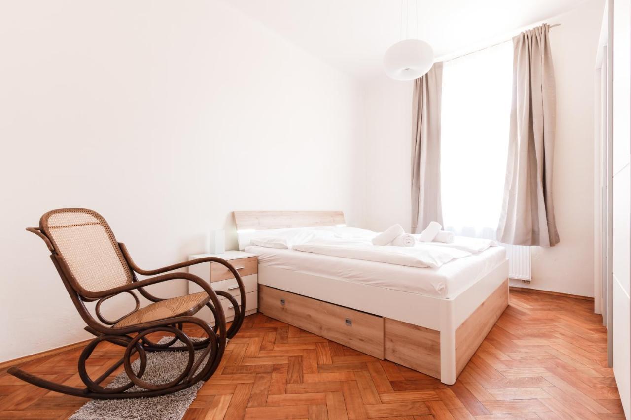 Prague Days - Stylish New Town Apartments エクステリア 写真